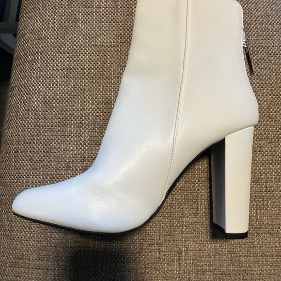 Novo white zippered boots - Picture 5 of 11